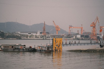 3240028