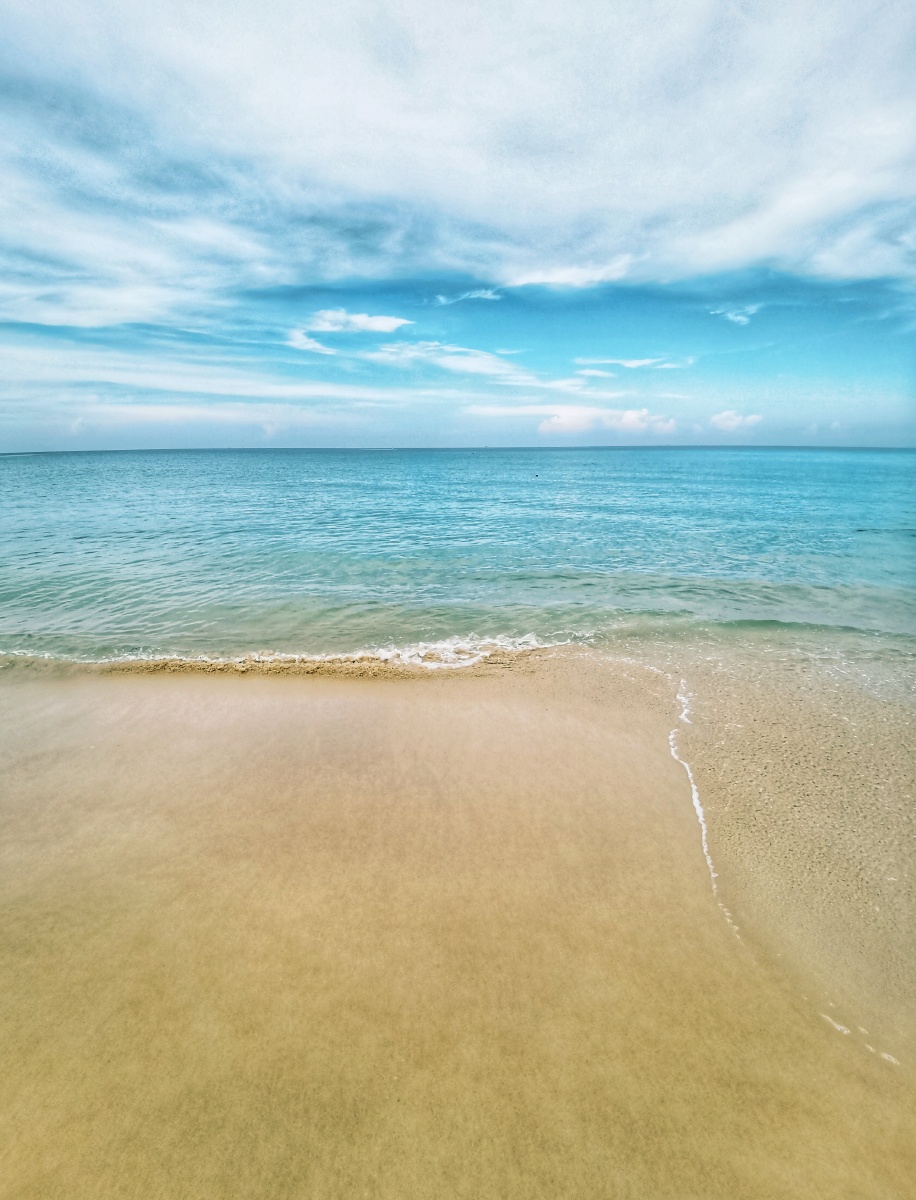 泰国普吉岛沙滩天空