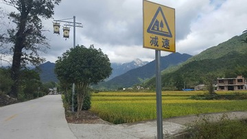 677047