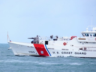 695137