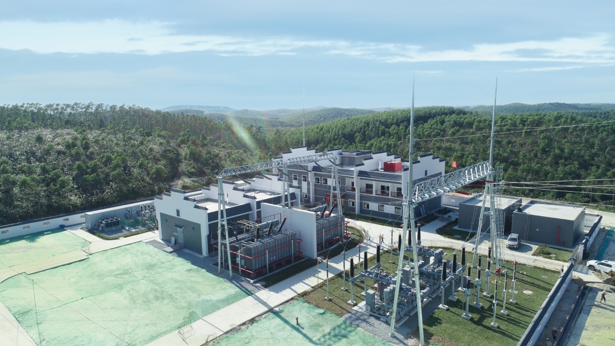 致力于打造两广地区最美光伏升压站.