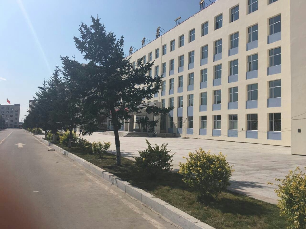 闫丽影―地空学院―2016级―心事―这是我的母校海伦市第一中学,虽然