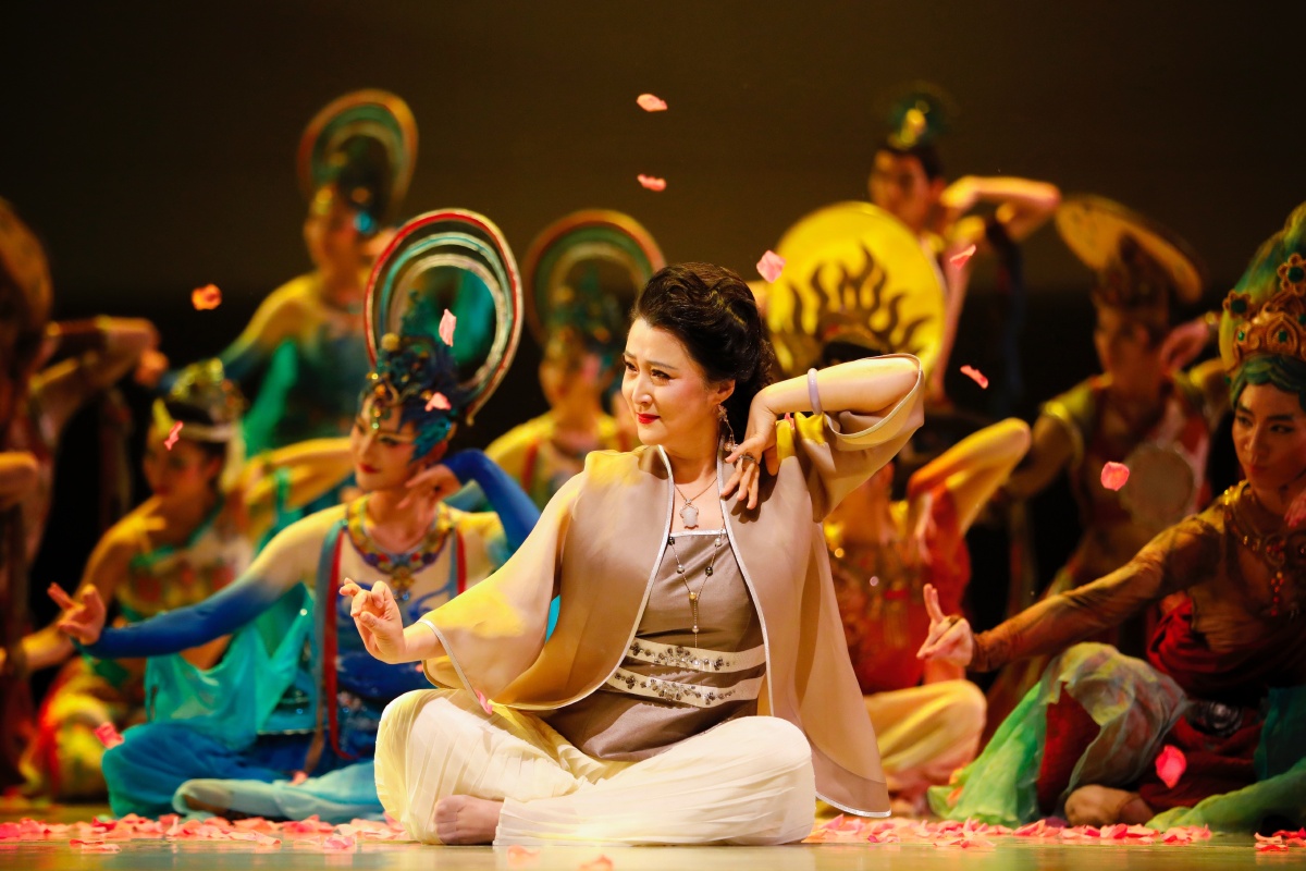 敦煌舞剧伎乐天佛教中的香音之神梵音提婆意为天在敦煌壁画中伎乐天亦