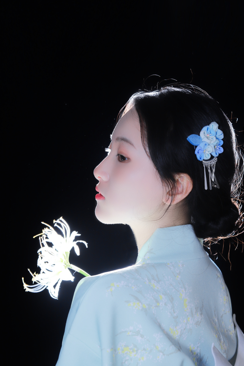 神明少女白月光她迎光而来鹿小晚