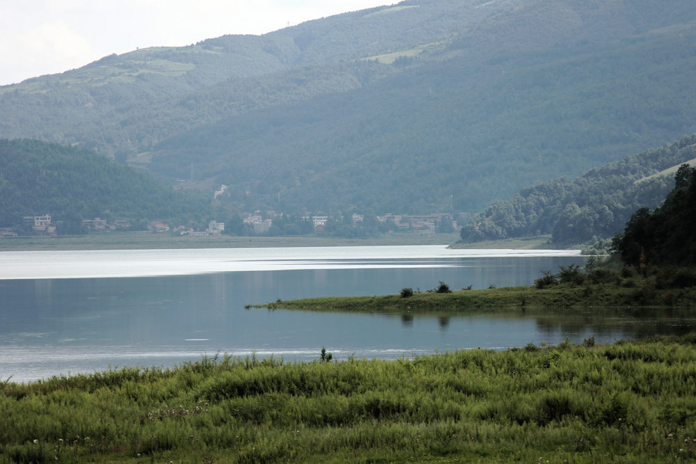 云南寻甸:近看清水海