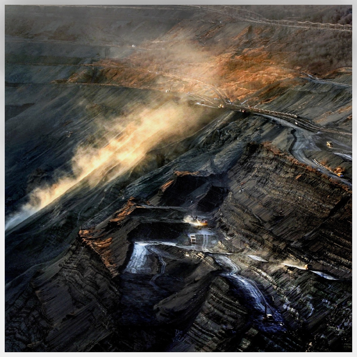 煤海云烟2017年11月15日摄于抚顺西露天矿