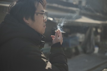 711833