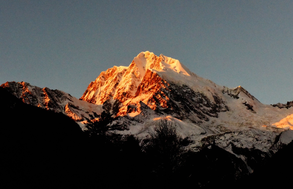 海螺沟日照金山