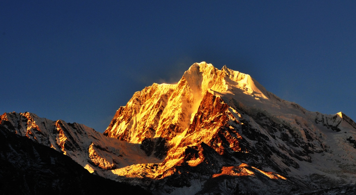 海螺沟日照金山