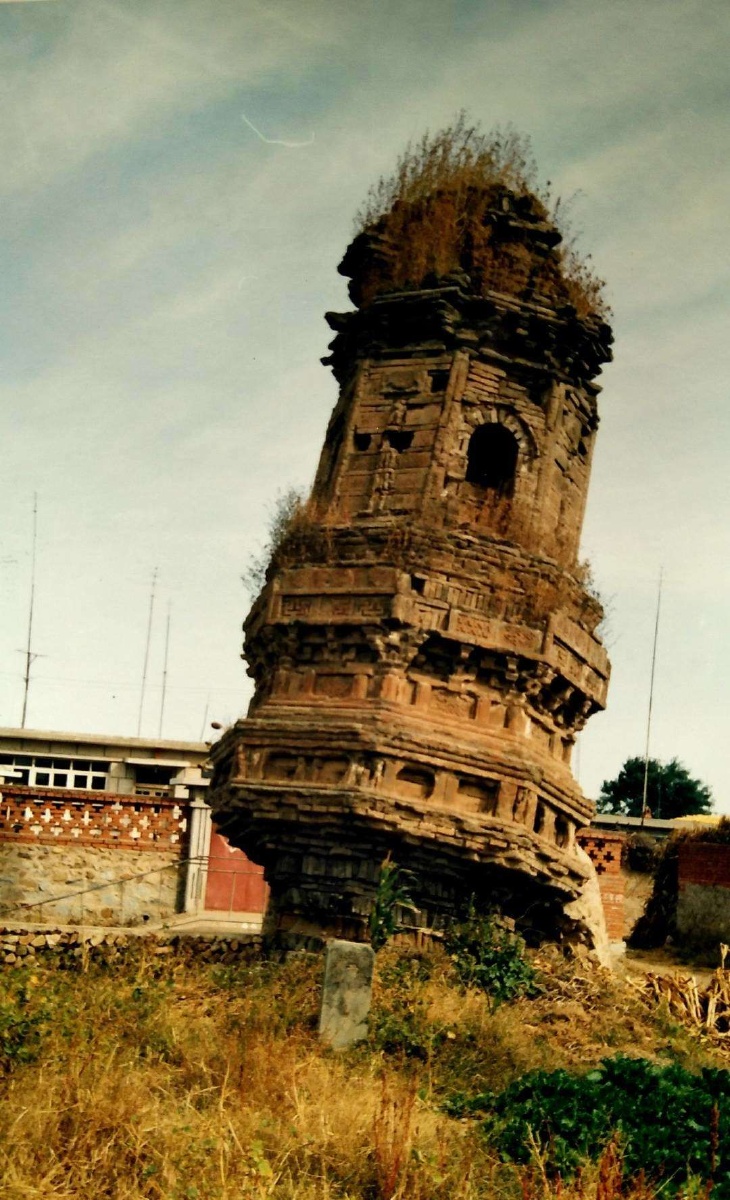 斜塔辽宁省葫芦岛市绥中县前卫乡斜塔