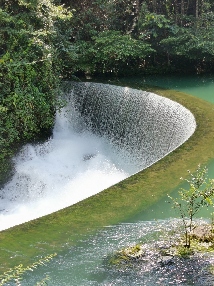 贵州卧龙潭瀑布