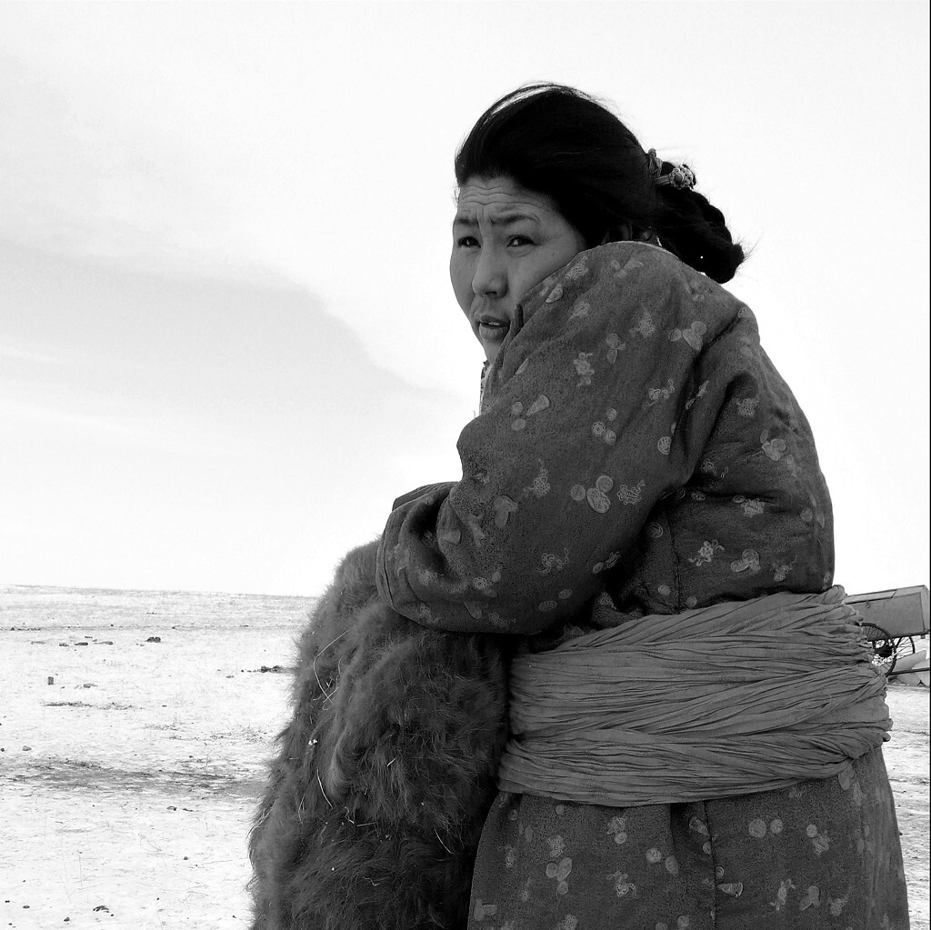 20076年11月拍摄于内蒙古锡林郭勒盟草原 冬季里的 蒙古女人