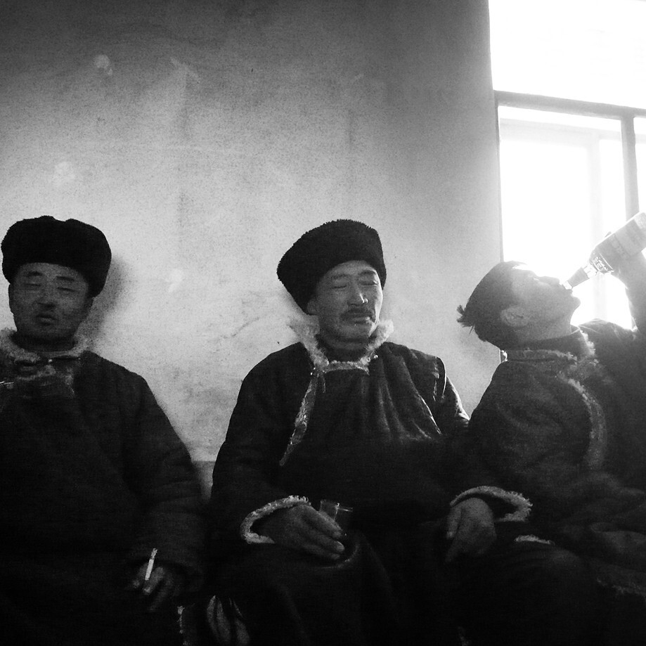 2007年12月拍摄于内蒙古锡林郭勒盟草原  饮酒者