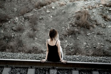 607534
