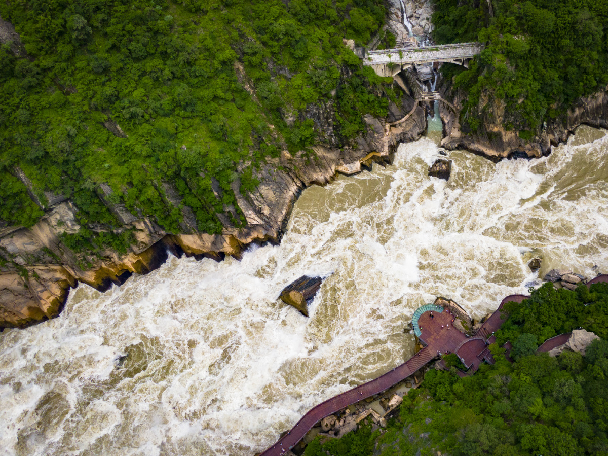 航拍视角带你看金沙江虎跳峡 - 李卓航lzh - 图虫