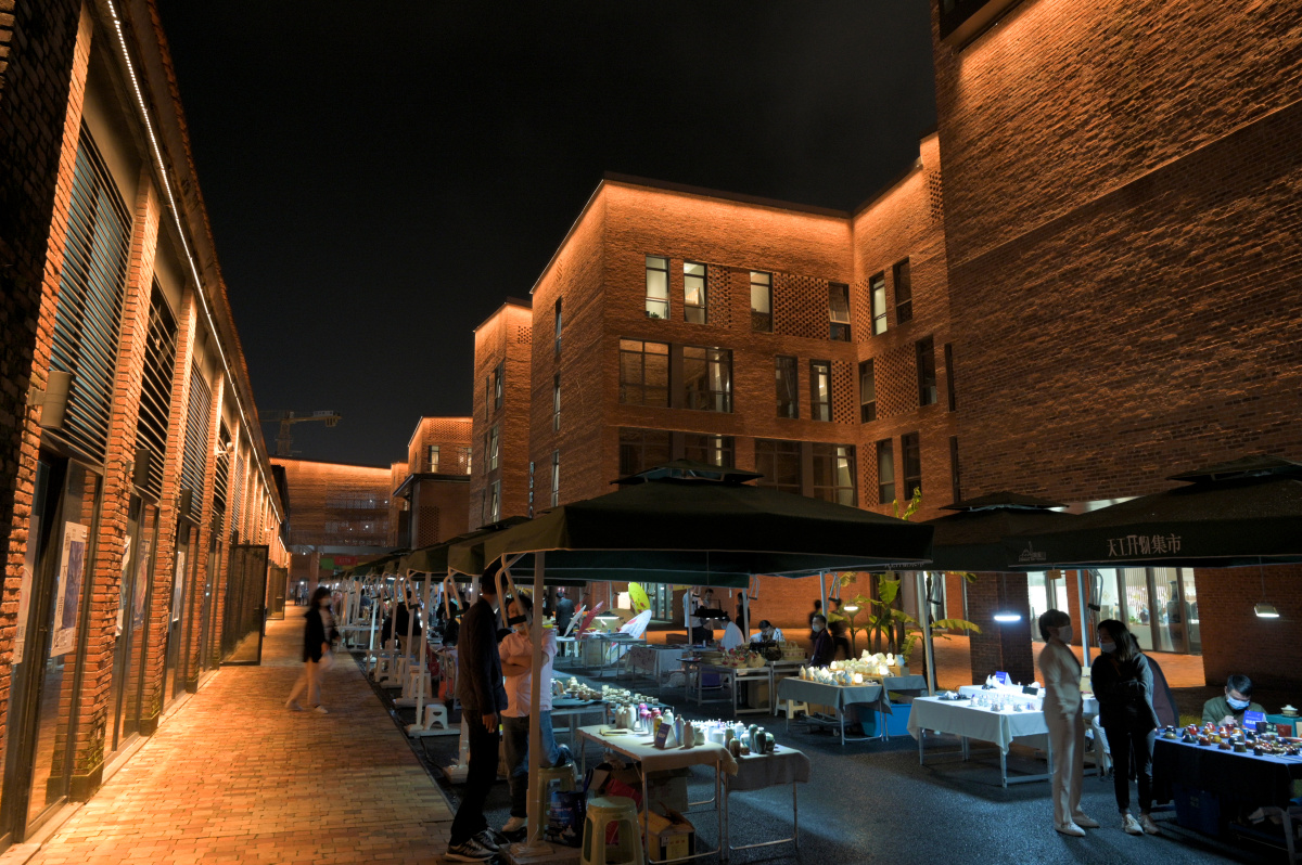 江西景德镇陶溪川春秋大集