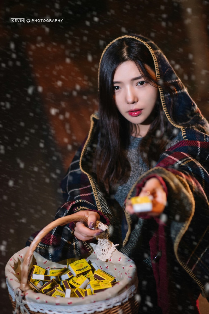 卖火柴的小女孩 - 北京摄影师kevin - 图虫