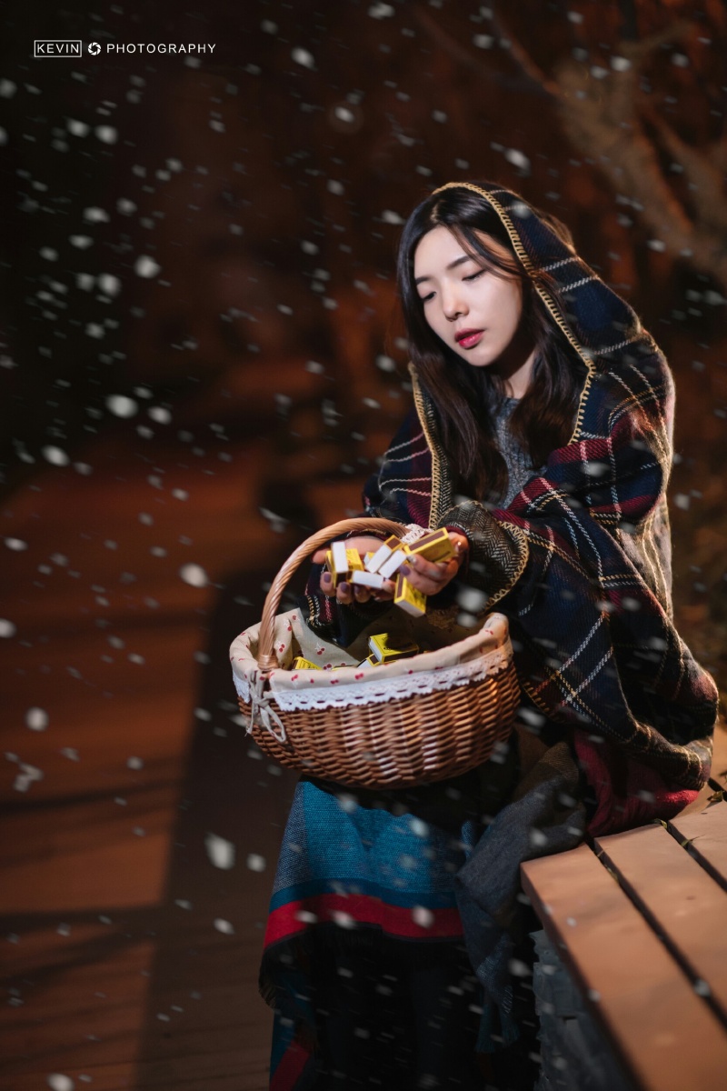 卖火柴的小女孩 - 北京摄影师kevin - 图虫