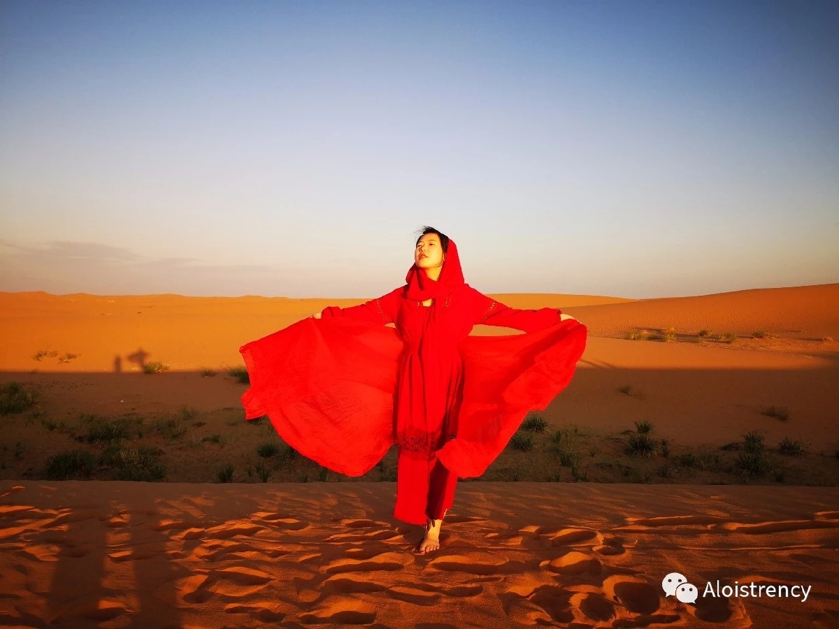腾格里沙漠和红色绝配爱她就带她来腾格里沙漠这里的风景美如天堂如诗