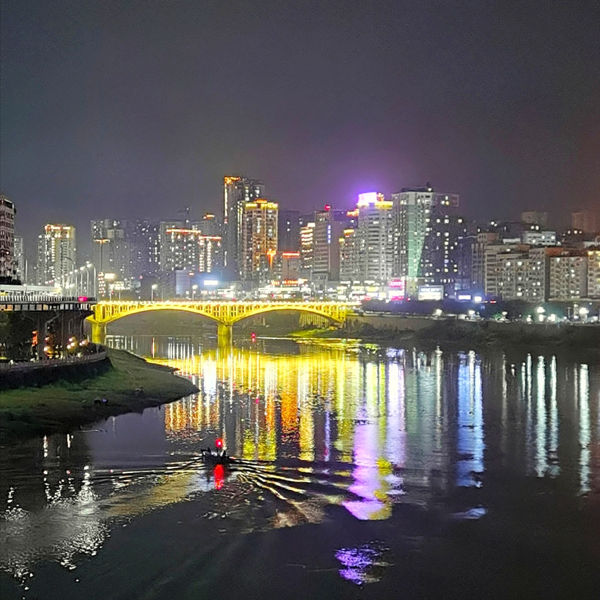 达州南门口的夜色