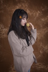 371187