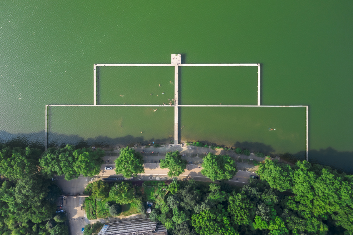 武大凌波门游泳池