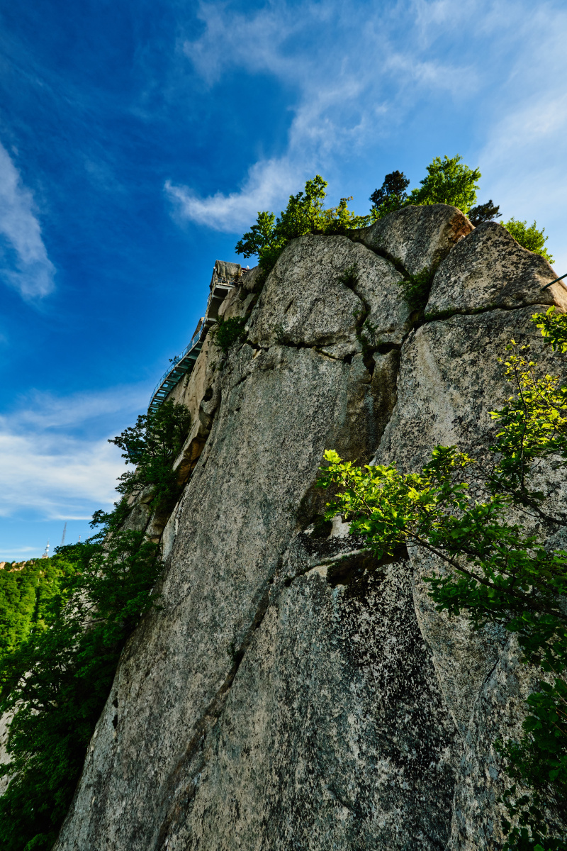 雄险峻秀凤凰山