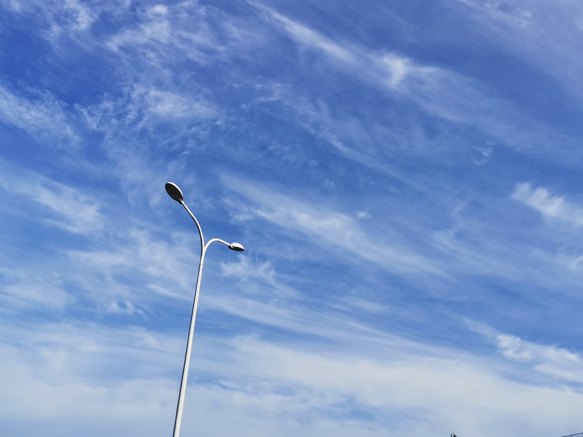 主题蓝调内容今日份天空器材华为p30作者veve图片未经任何修改