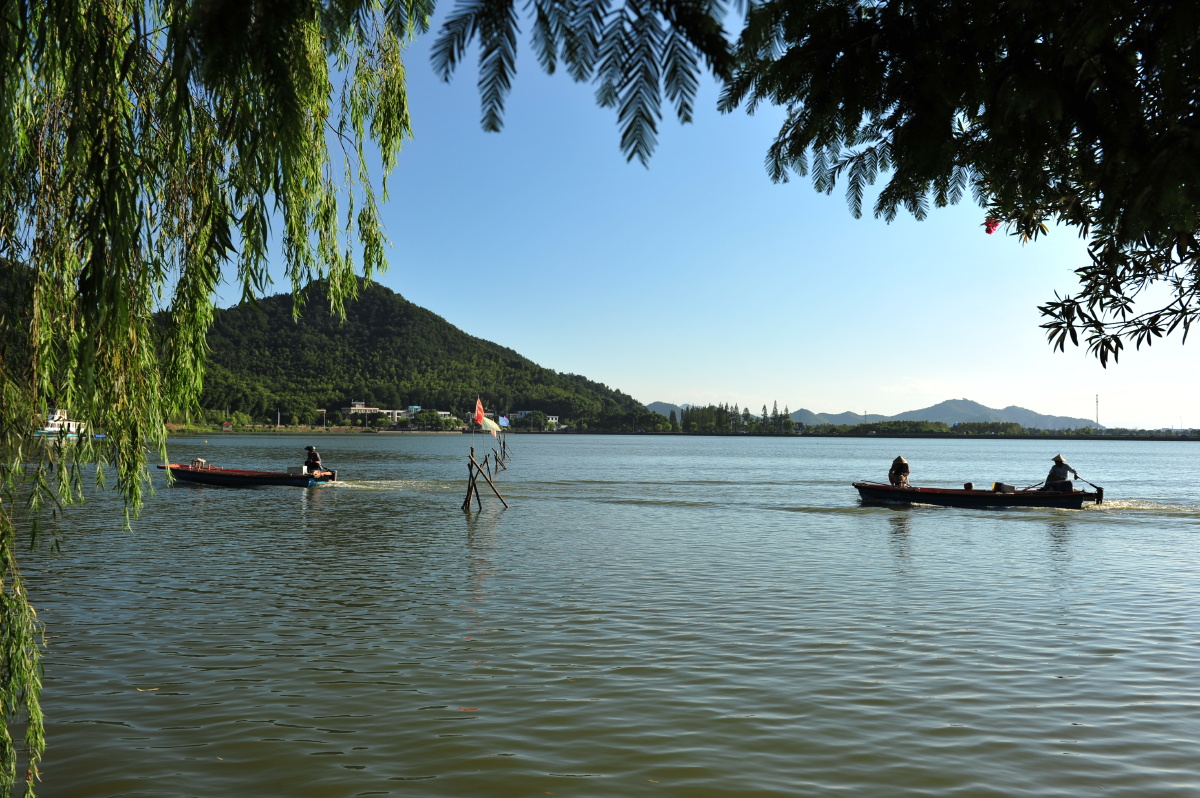 泛舟泛舟东钱湖