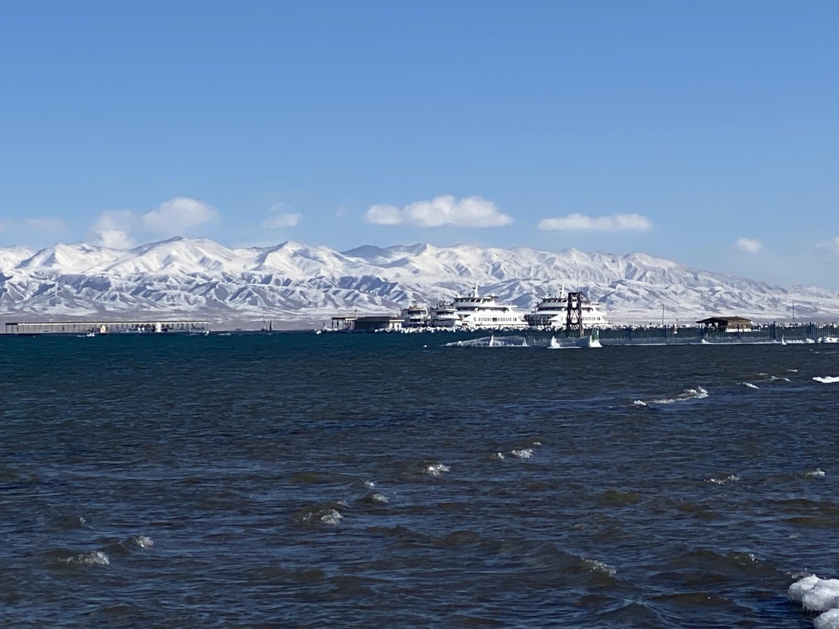 雪山 青海湖