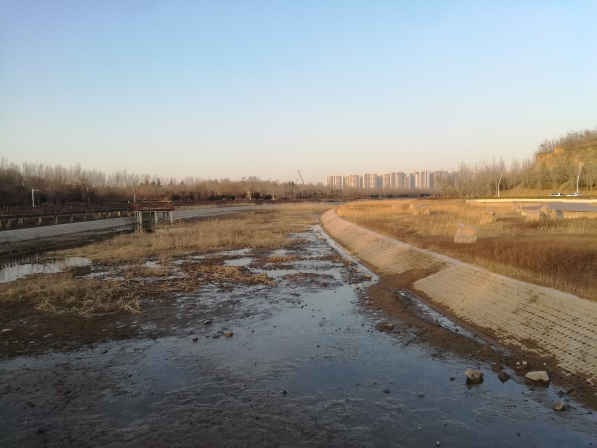 冬天的郑州市千年古河贾鲁河