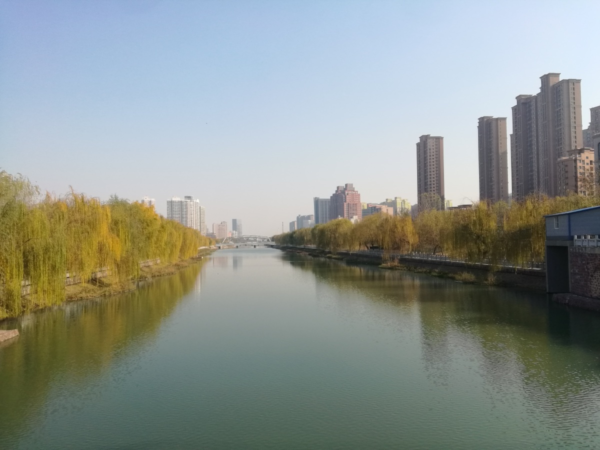 冬至晴好天气下的郑州市东风渠
