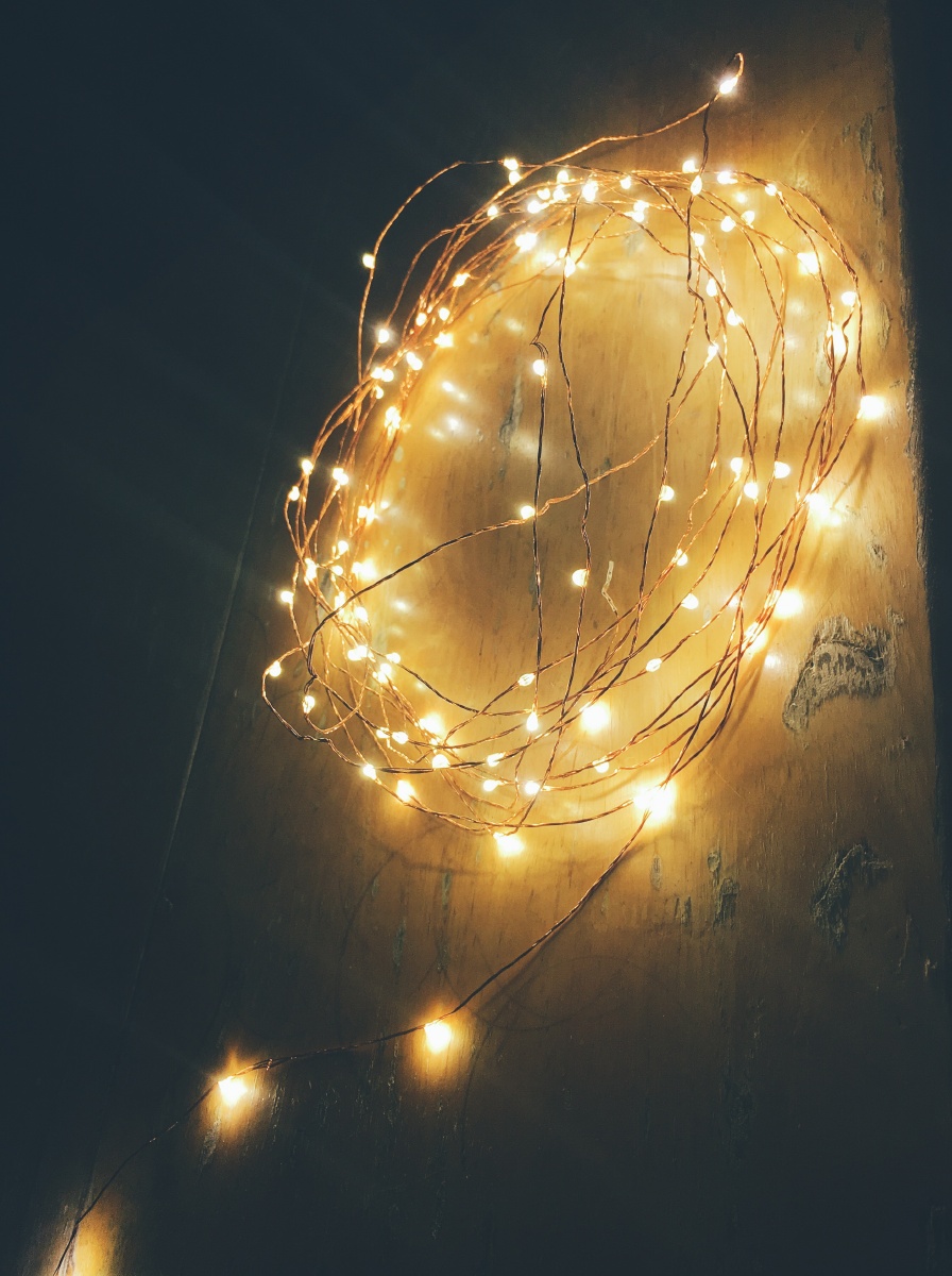 夜晚的微光可以点亮整个世界