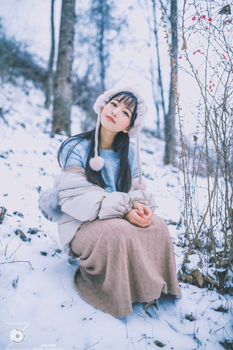 雪中的少女