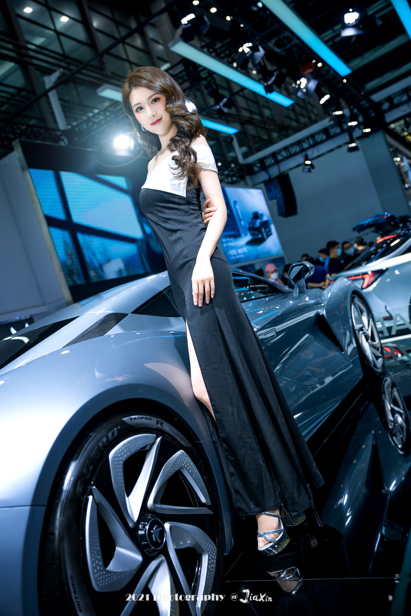 2021粤港澳大湾区车展极狐模特褀褀
