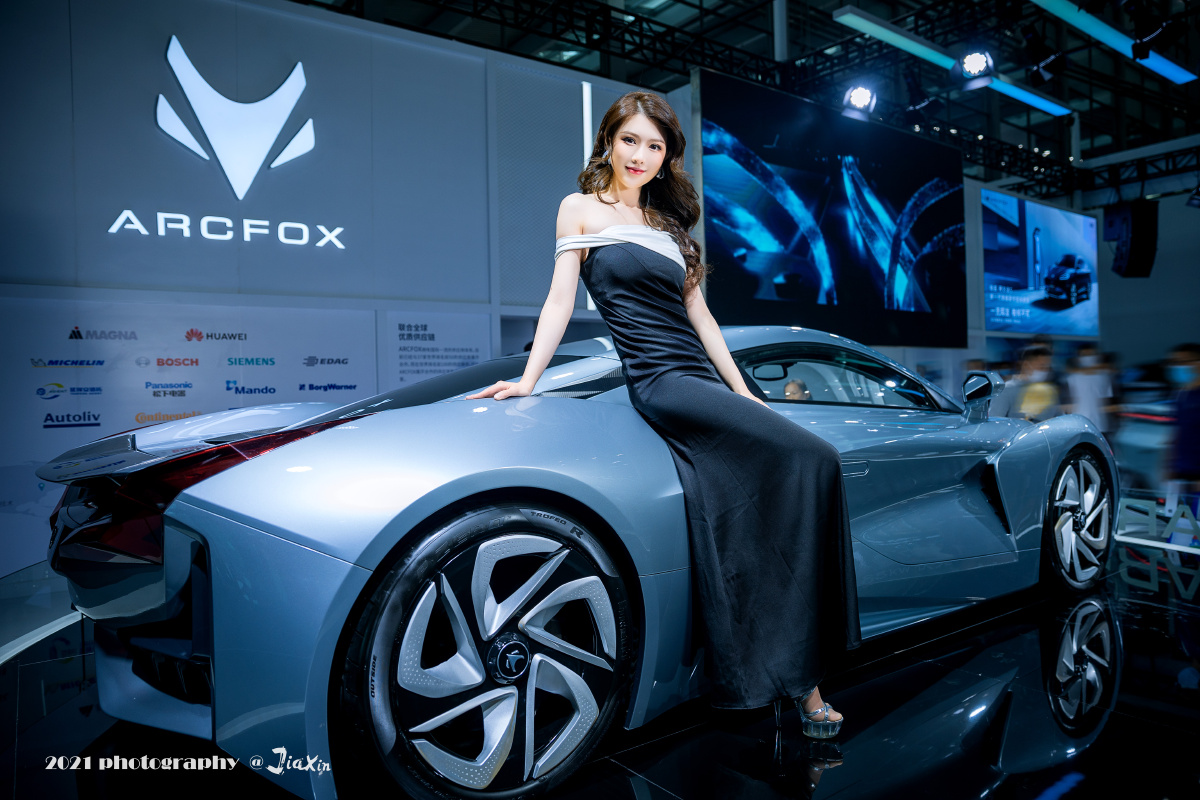 2021粤港澳大湾区车展极狐模特褀褀