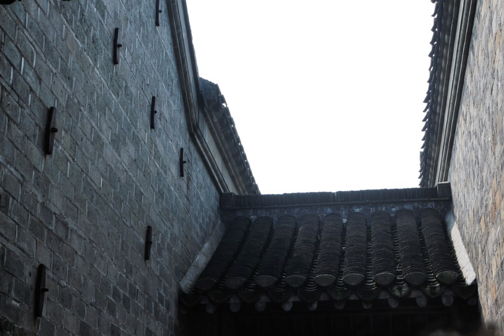 屋檐。