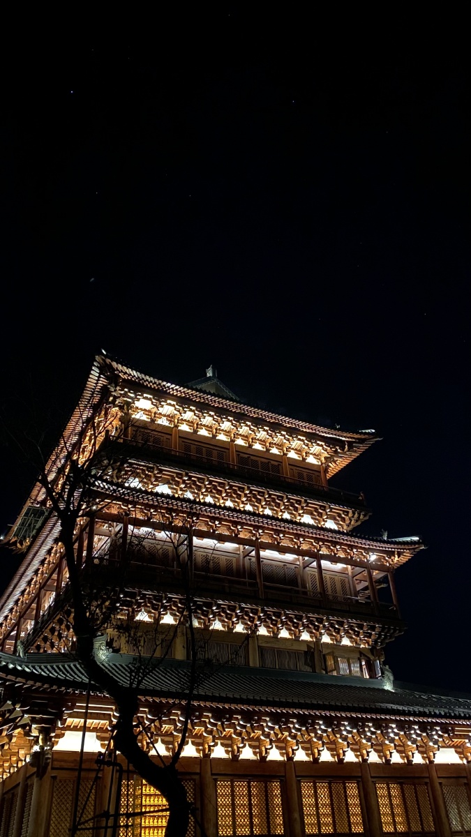 径山寺凌霄阁夜景