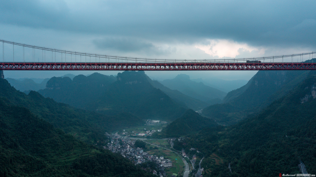 航拍矮寨大桥 - 乐在途中的马 - 图虫