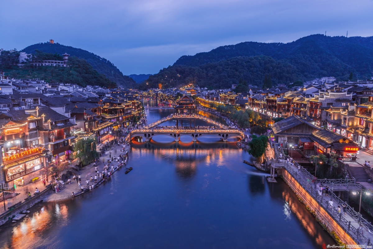 日落后的沱江拍摄于湘西凤凰古城