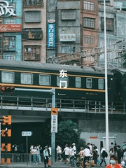 418495