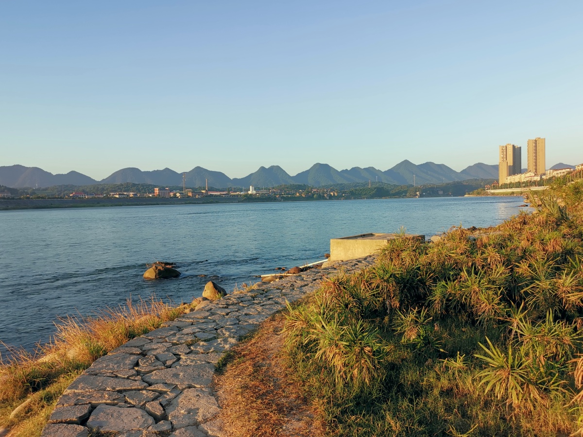 清晨的澧水河畔