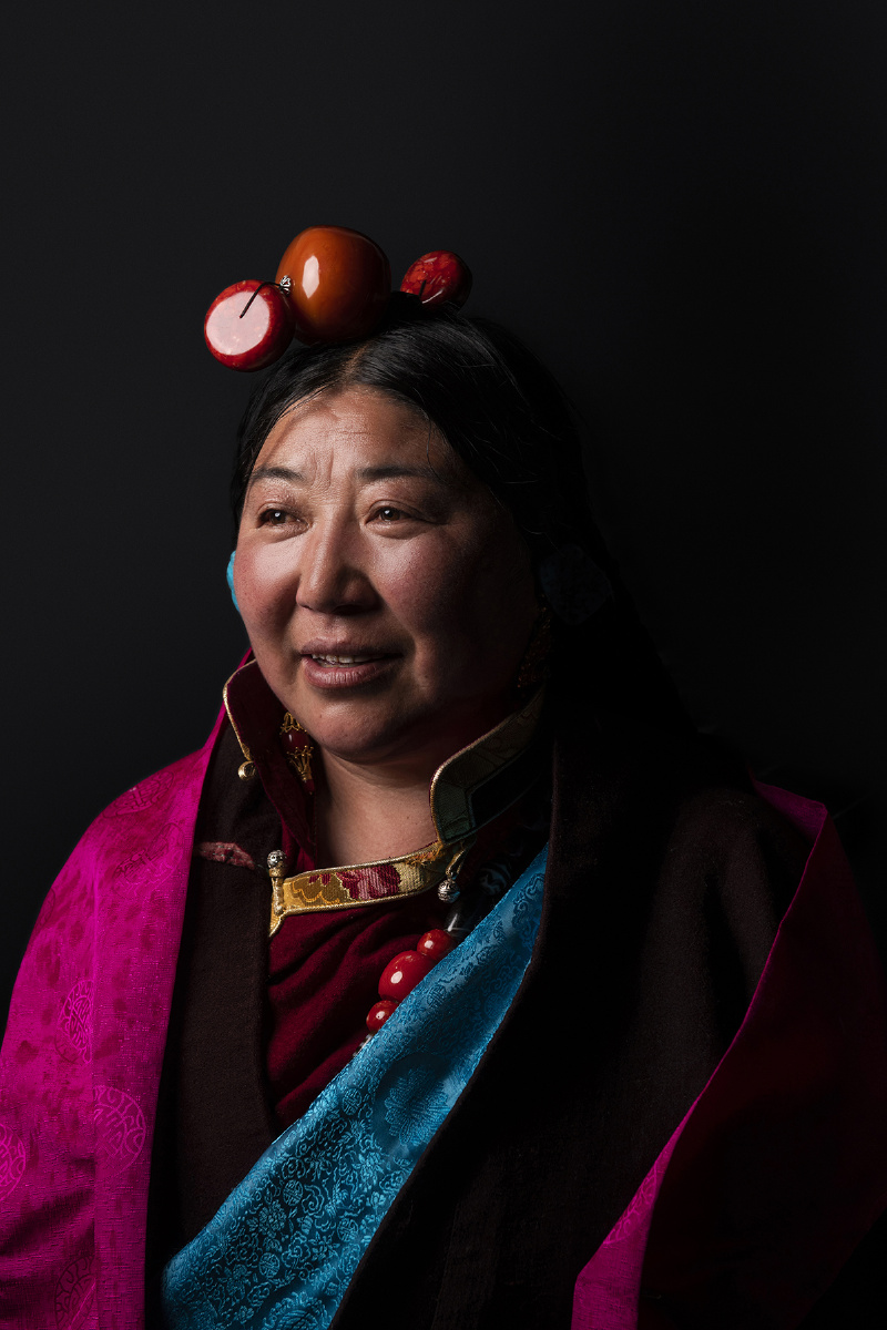 四川省甘孜州德格县麦宿乡多瀑沟,川藏交界处,当地藏民跳锅庄的民族