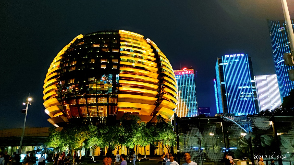 手机随拍打卡杭州城市夜景