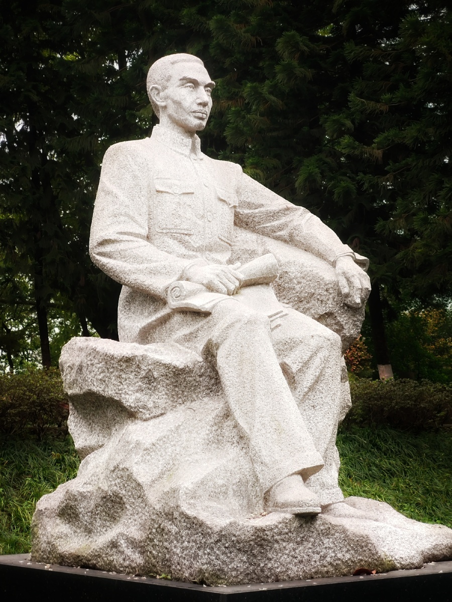 卢作孚塑像民族实业家北碚之父开拓者东方敦刻尔克