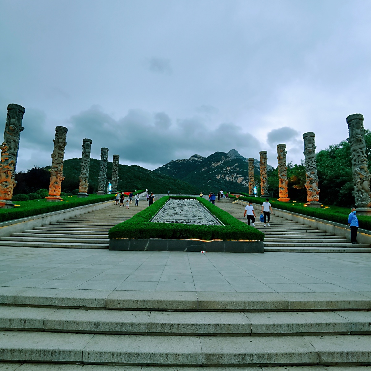 泰山天地广场华灯初上夜未央