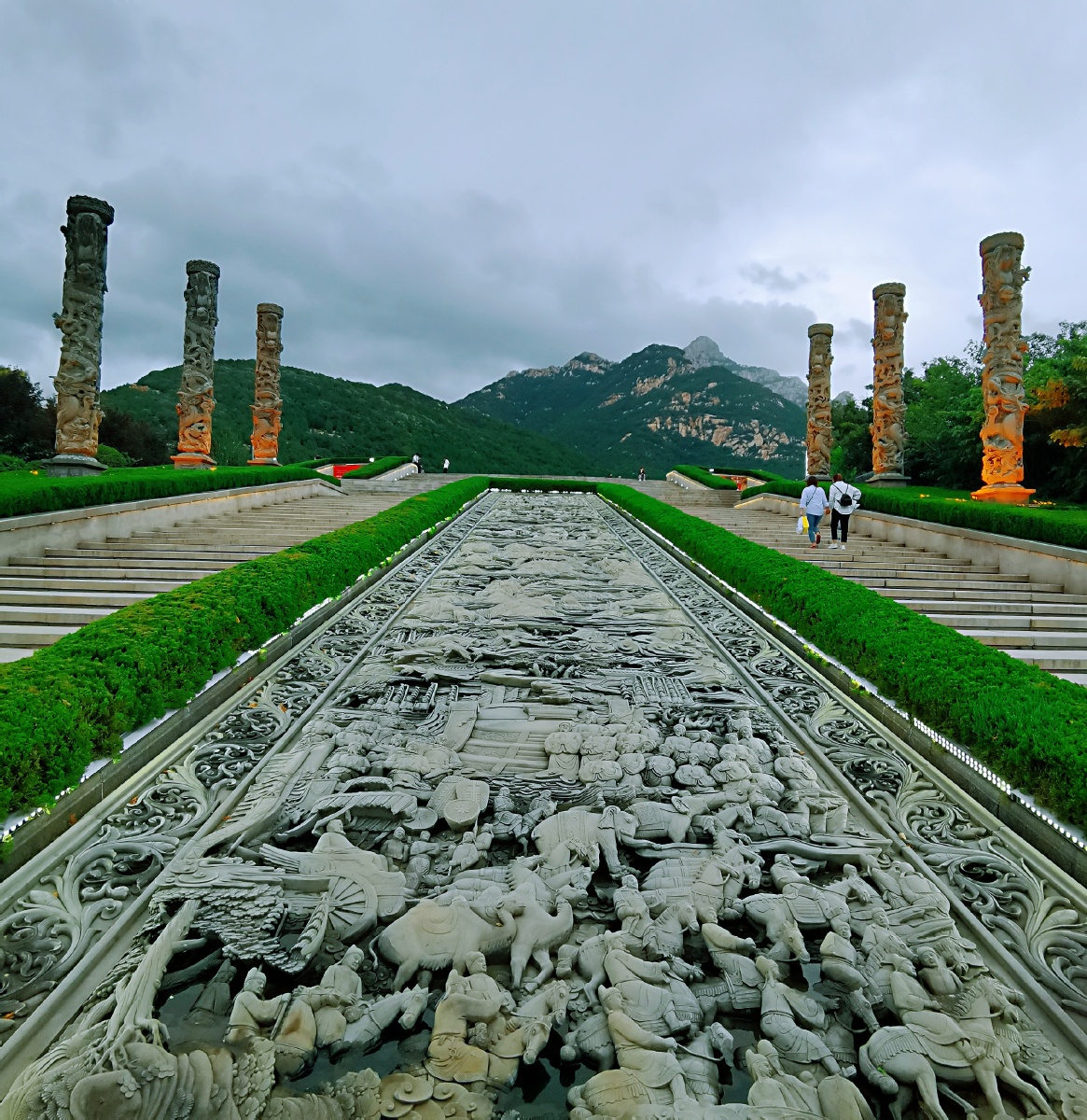 泰山天地广场华灯初上夜未央