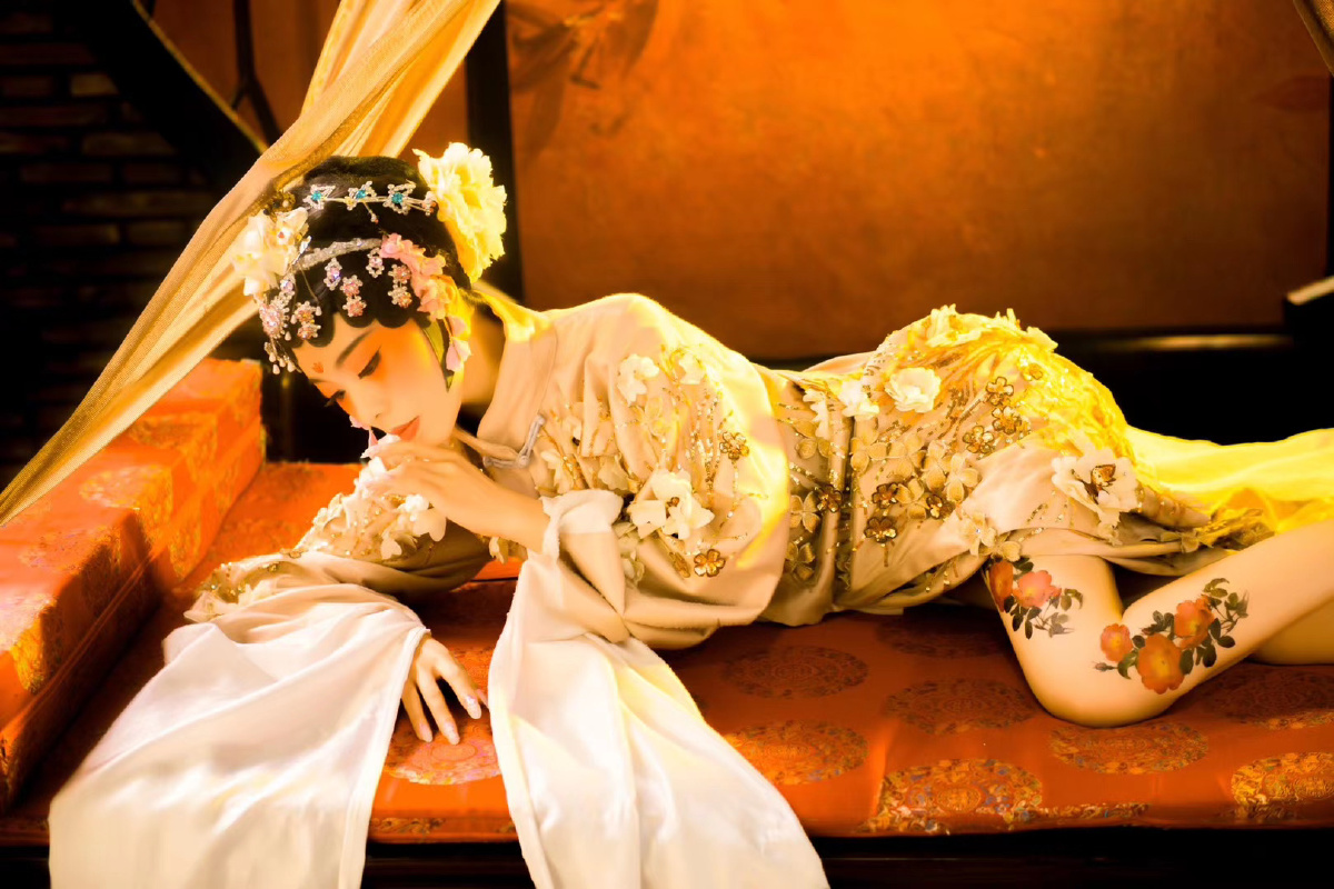 戏子入画一生天涯