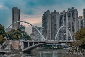 204735