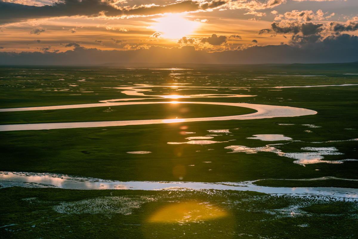 巴音布鲁克的夕阳
